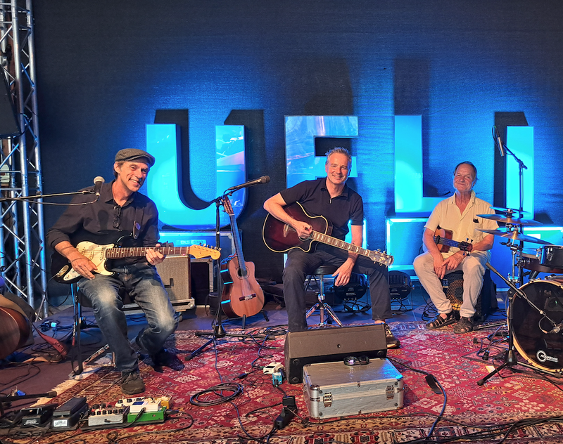 Ueli Schmezer & die Chinderlandband