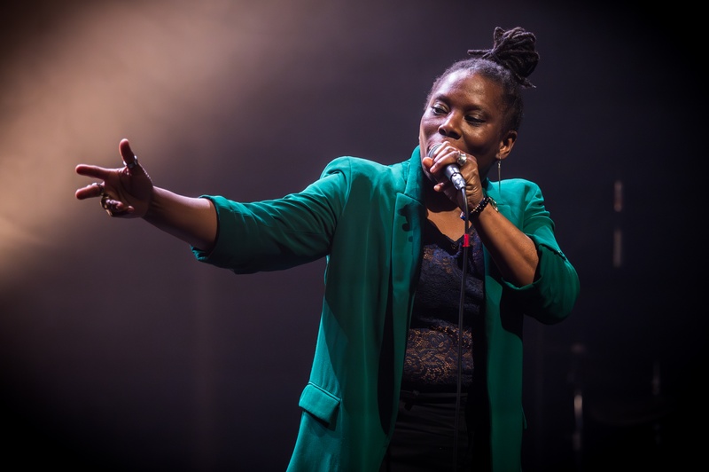CAILLASSES LIVE SOLO de Joëlle Sambi