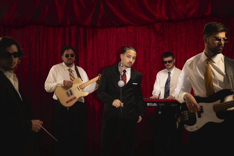 THÉO JUICE AND THE SEXY MUSIC LIVE BAND (FR) + SUPPORT