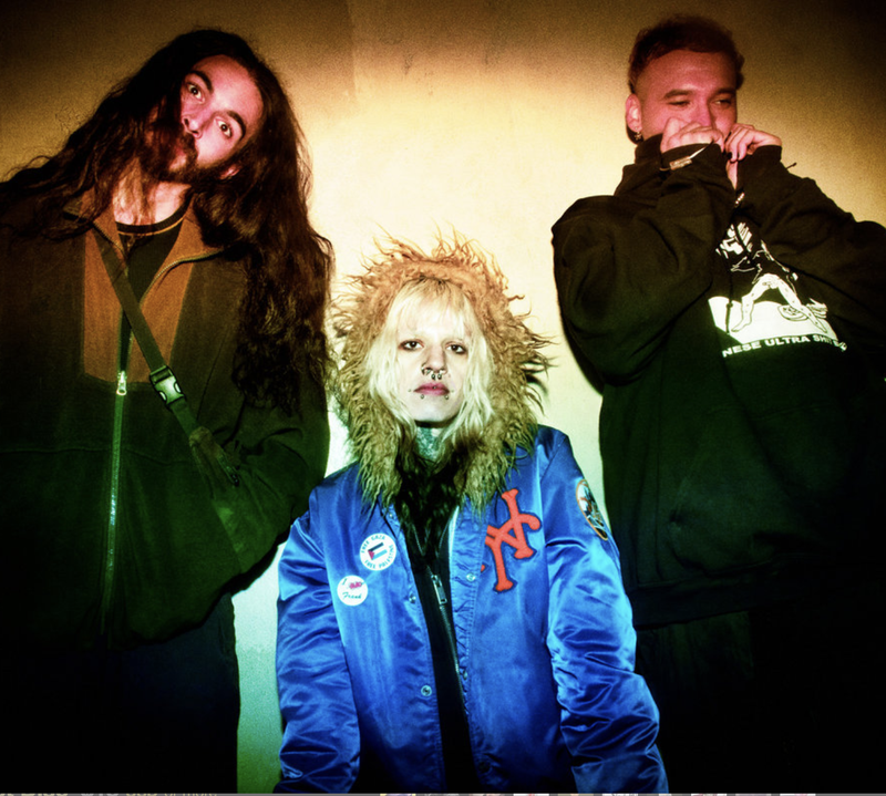 Deli Girls (US) / srip.exe (CH) / t_fortuna (CH)