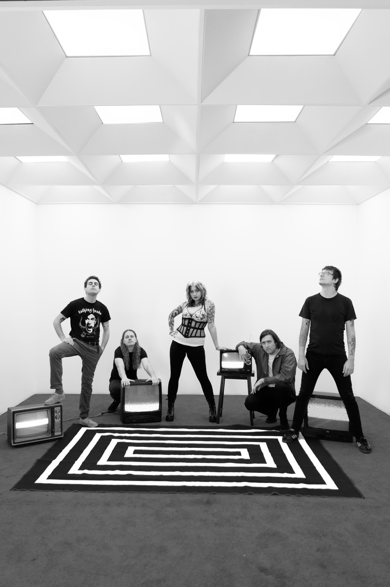FRANKIE and The WITCH FINGERS (US) + Iguana Death Cult (NL)