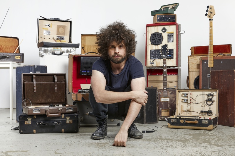 LOUIS JUCKER – Suitcase Suite (Solo)